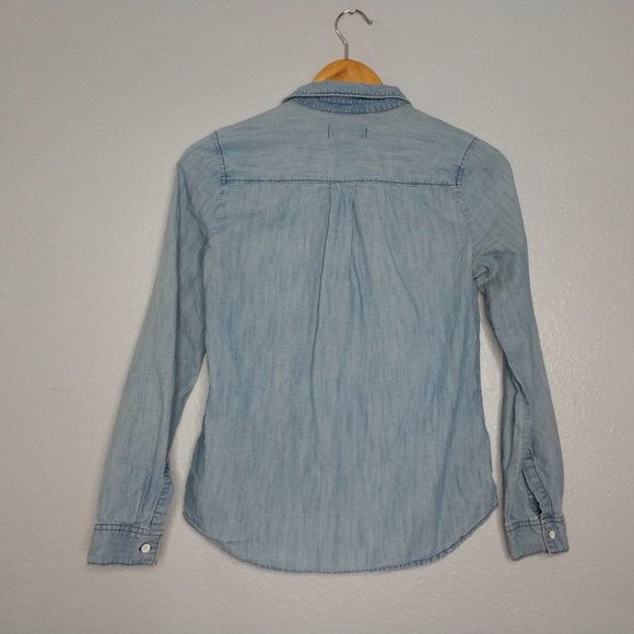 Old Navy Women's XS Classic Fit Button Down Chambray Blue Shirt Western Collared - Picture 3 of 4